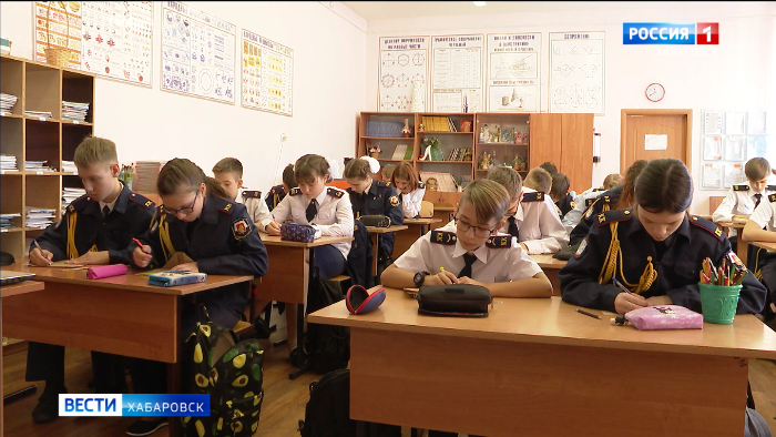 «Возвращайтесь скорее!». Хабаровские школьники написали письма участникам спецоперации