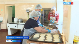 Теста поменьше, начинки побольше: в школах Хабаровского района испекли пироги для участников СВО