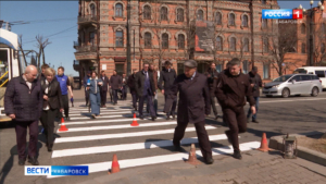 На улицах краевой столицы начали обновлять дорожную разметку