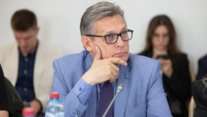 Модератором дискуссии о блогерах в Общественной палате РФ выступил Рифат Сабитов