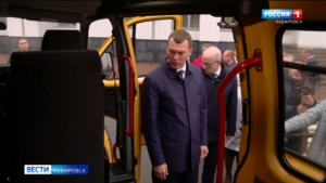 Смотрите в 21:15. Шестнадцать новых школьных автобусов отправились сегодня в районы края