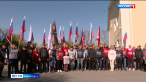 В Хабаровске устроили автопробег ко дню рождения Президента России