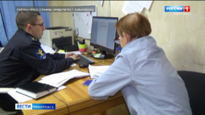 В Хабаровске участковый и сотрудники банка уберегли сбережения пенсионерки
