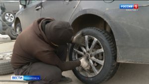 Смотрите в 21:09. Шинный ажиотаж: автолюбители краевой столицы переходят на зимнюю резину