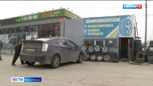 Смотрите в 21:09. ГИБДД проводит рейд по «лысой» резине на улицах Хабаровска