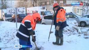 В круглосуточном режиме устраняют последствия циклона дорожные службы Хабаровска