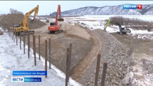 Основные работы на защитных дамбах завершают строители в Городе юности