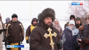 «Призвать помощь Божью»: православные Хабаровского края прошли крестным ходом по льду Амура