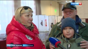 В Хабаровском крае на избирательные участки приходят целыми семьями