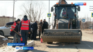 «Очень рады, что взялись за нас»: на ремонт дорог в Хабаровском районе выделено 23 млн рублей