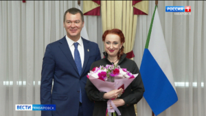 «Делитесь богатством души!»: Михаил Дегтярёв наградил лучших артистов Хабаровского края