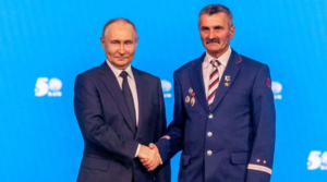 Указом Президента: дорожному мастеру из Хабаровского края присвоено звание Героя Труда