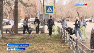 На «большую уборку» Города юности вышли более 27 тысяч горожан