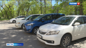 Смотрите в 21:09. Госавтоинспекция Хабаровска усилит борьбу с нарушителями правил парковки