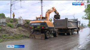 Хабаровские автолюбители жалуются на качество дорог вдоль железнодорожных путей