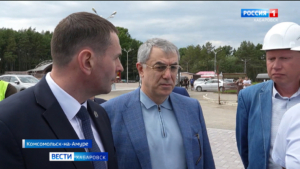 «Не разводите бюрократию»: Дмитрий Демешин проинспектировал стройки соцобъектов в Городе юности