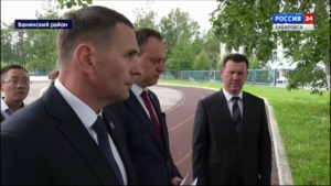 «Критика людей оправдана»: Дмитрий Демешин проверил качество дорог и соцобъектов в Ванинском районе