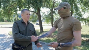 Юрий Трутнев вручил самарскому военкору в ДНР премию имени Арсеньева