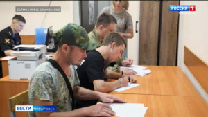 За две недели в пункты отбора на военную службу по контракту в крае обратились сотни добровольцев