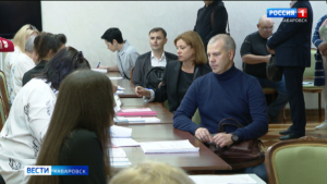 «Нужно обозначить свою позицию»: первые избиратели Хабаровского края пришли на участки к их открытию