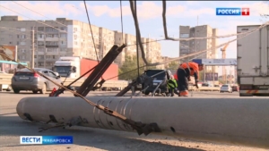 ДТП на Проспекте: рухнувший столб электропередач спровоцировал транспортный коллапс