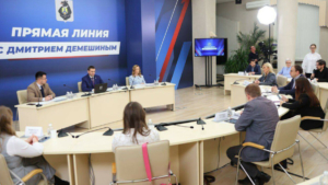 Два с половиной часа длилась первая «прямая линия» губернатора Хабаровского края Дмитрия Демешина