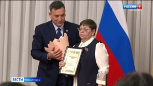 Матерей участников спецоперации наградили в Хабаровске в канун Дня Героев Отечества