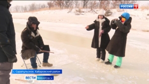 «Зима, Россия – всё красиво!»: туристы из Китая оценили подлёдную рыбалку в Хабаровском крае