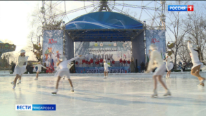 Смотрите в 21:10. Самый большой открытый каток Дальнего Востока начал работу в Хабаровске