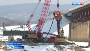 «Зимой намного проще»: в Хабаровском крае начали возводить копию Амурского моста через реку Бикин