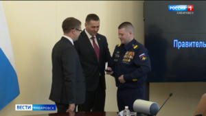 Дмитрий Демешин вручил участникам специальной военной операции ключи от новых квартир