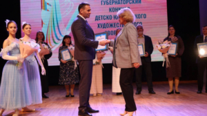 «Радуйте и вдохновляйте!»: Дмитрий Демешин наградил лучшие коллективы детско-юношеского творчества