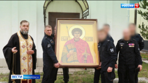 Икону Святого Георгия Победоносца передали бойцам ОМОНа «Тигр» Росгвардии транспортные полицейские