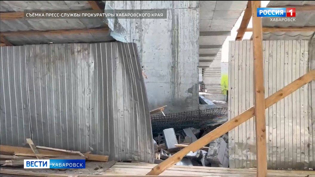 Рухнул прямо на тротуар: балкон строящейся многоэтажки в Хабаровске «выдуло» ветром