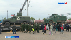 «Россия сильна людьми, традицией и историей»: в Хабаровске встретили агитпоезд Минобороны