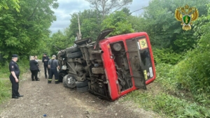 Двенадцать детей пострадали при опрокидывании автобуса в Хабаровском районе. ОБНОВЛЕНИЕ