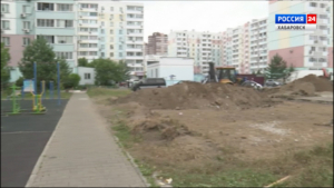 Смотрите в 21:10. Жители двух домов на Флегонтова выступили против строительных работ в своём дворе