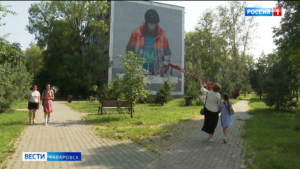 «Душевный полёт» в масштабе …многоэтажного дома: новый мурал появился в Хабаровске