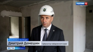 Губернатор осмотрел дом, построенный в Комсомольске по краевой программе поддержки молодых семей