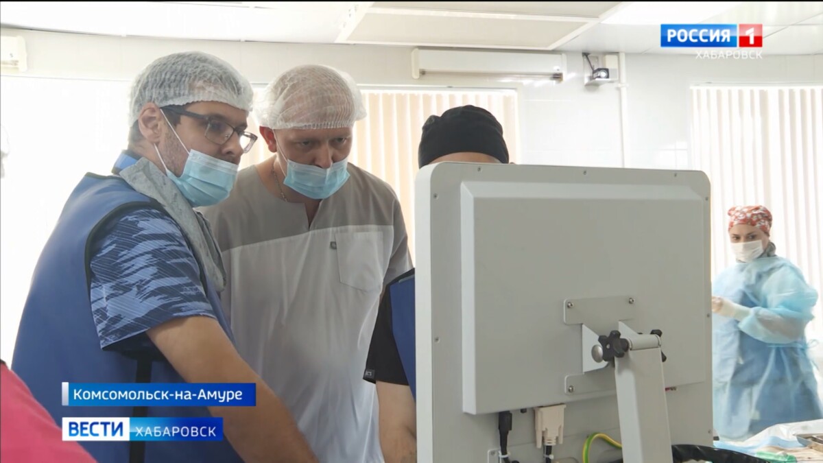 Новый метод малоинвазивных операций на сосудах и сердце освоили врачи больницы №7 Комсомольска