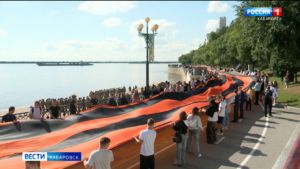 «Дальневосточная победа»: впервые в России развернули сразу две трёхсотметровые ленты памяти