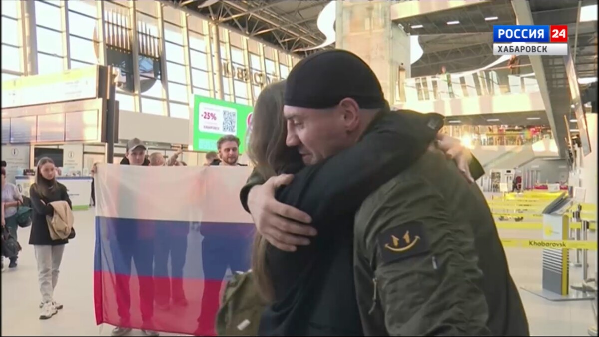 «Спасибо за поддержку!»: в Хабаровске встретили бойцов отряда добровольцев, вернувшихся из зоны СВО