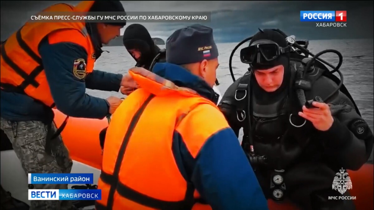 Тренировочный сбор спасателей-водолазов завершился в бухте Датта на берегу Татарского пролива