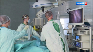 В миллиметре от сердца: врачи Первой краевой провели редчайшую операцию по удалению осколков