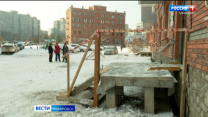 До конца года техника зайдёт на улицу Крещенская для устранения провала возле одного из домов