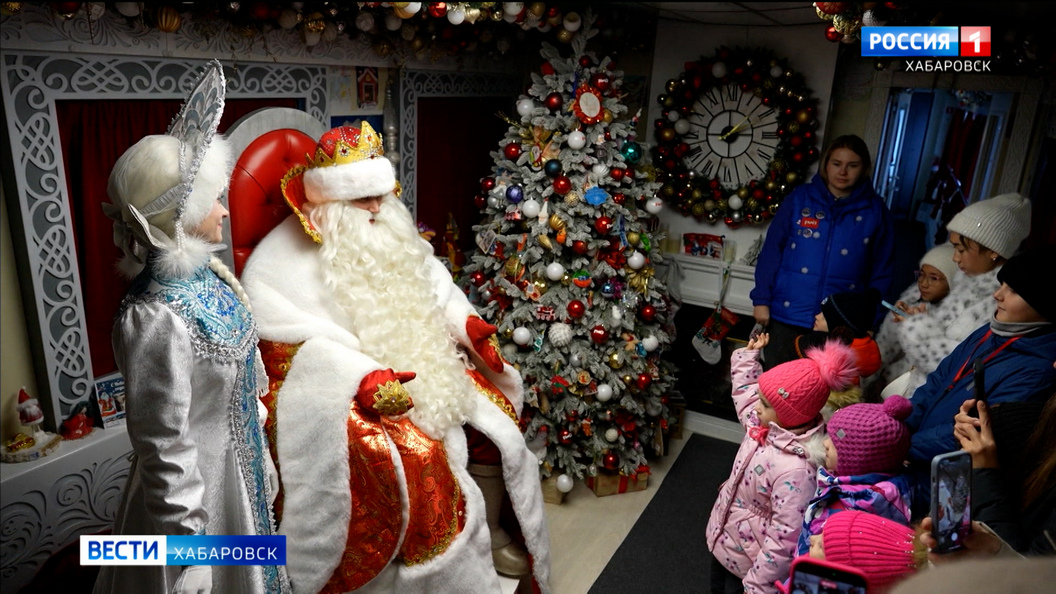 Поезд главного волшебника страны на вокзале Хабаровска встретили сотни взрослых и детей