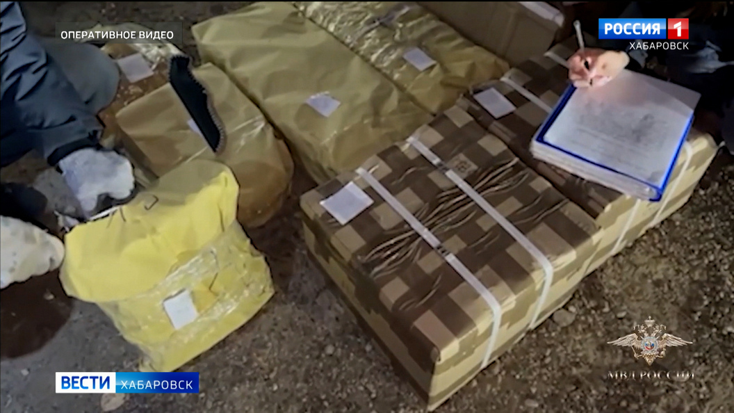 Семьдесят семь килограммов чёрной икры изъяли полицейские Хабаровска у дальнобойщика