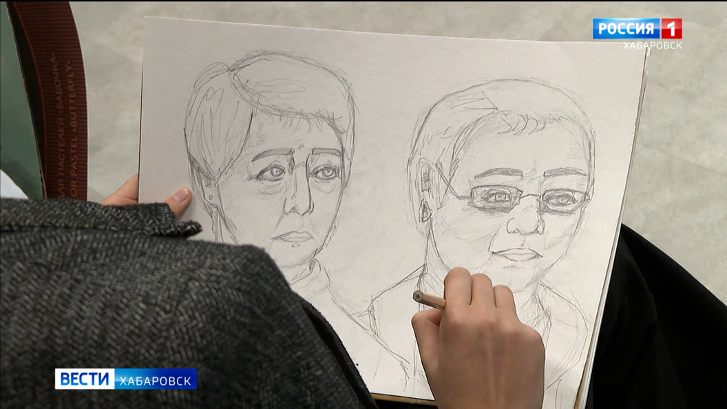 «Этот проект очень много значит для нас»: художники Хабаровска нарисовали портреты матерей Героев