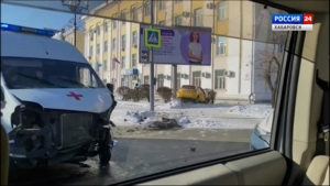 Машина «скорой помощи» пострадала в ДТП в центре Хабаровска