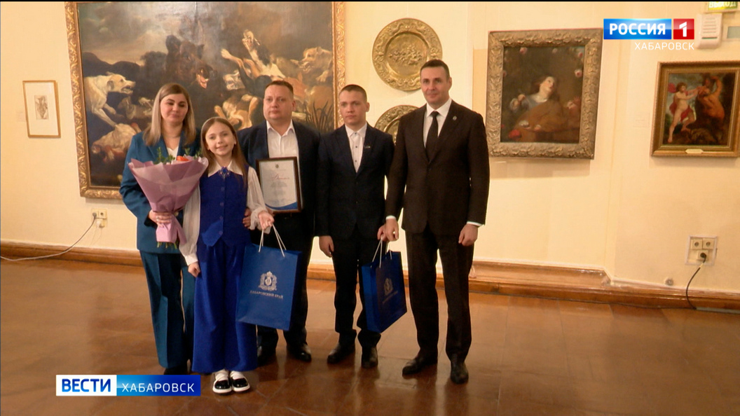 «Вы показываете силу русской женщины»: Дмитрий Демешин провёл торжественный приём в честь Дня матери